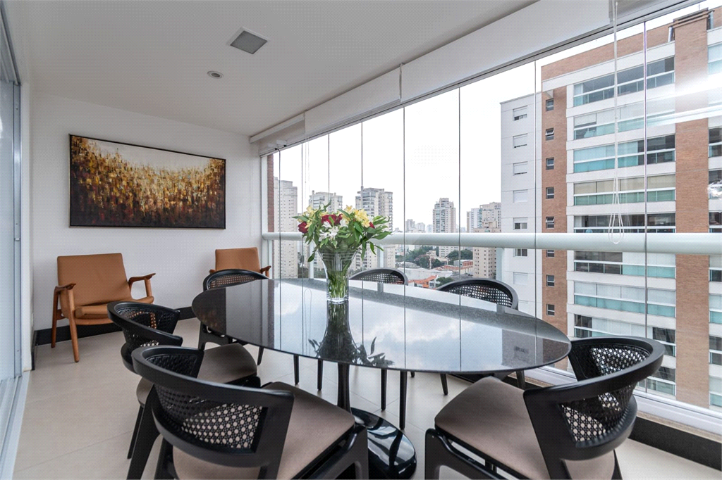 Apartamento com 3 suítes mobiliado na Vila Romana