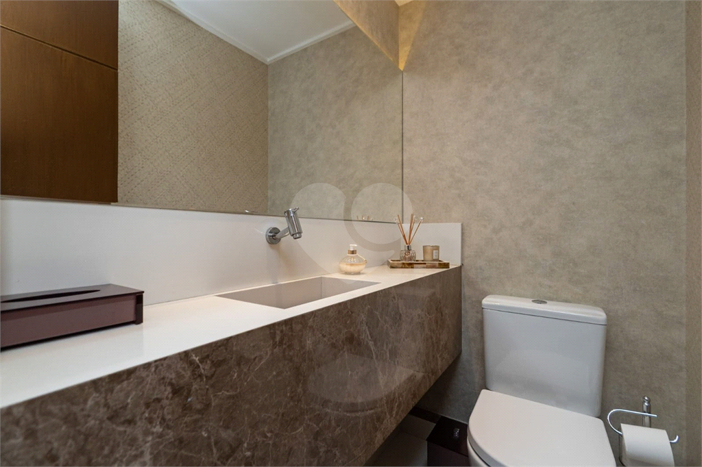 Apartamento com 3 suítes mobiliado na Vila Romana