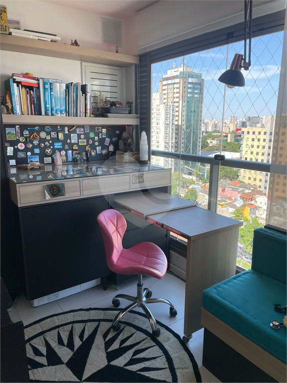Apartamento em prédio novo com 2 suítes, sala com pé direito duplo e  vista para Parque Ibirapuera