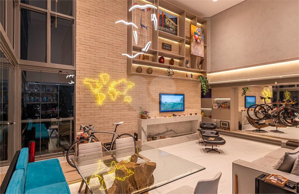 Apartamento em prédio novo com 2 suítes, sala com pé direito duplo e  vista para Parque Ibirapuera