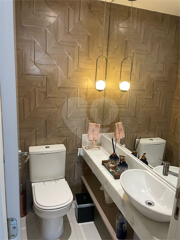 Apartamento em prédio novo com 2 suítes, sala com pé direito duplo e  vista para Parque Ibirapuera