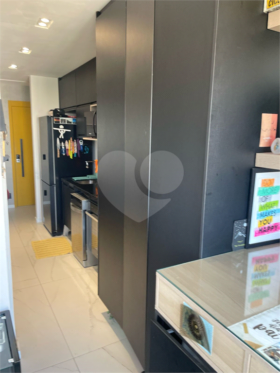 Apartamento em prédio novo com 2 suítes, sala com pé direito duplo e  vista para Parque Ibirapuera
