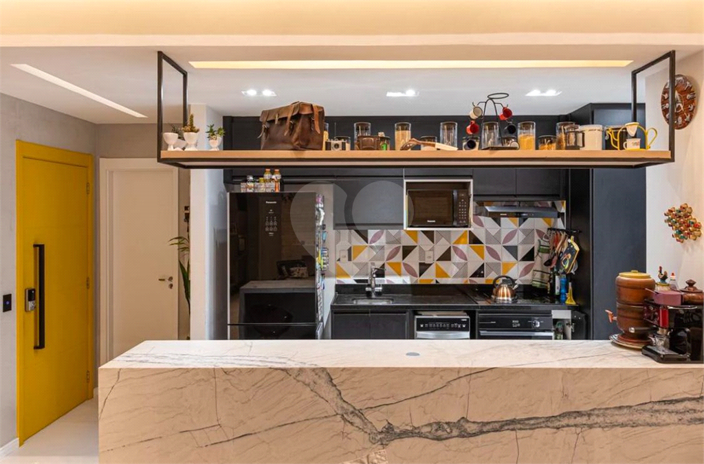 Apartamento em prédio novo com 2 suítes, sala com pé direito duplo e  vista para Parque Ibirapuera