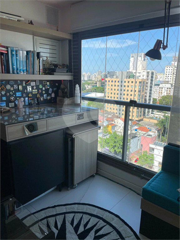 Apartamento em prédio novo com 2 suítes, sala com pé direito duplo e  vista para Parque Ibirapuera