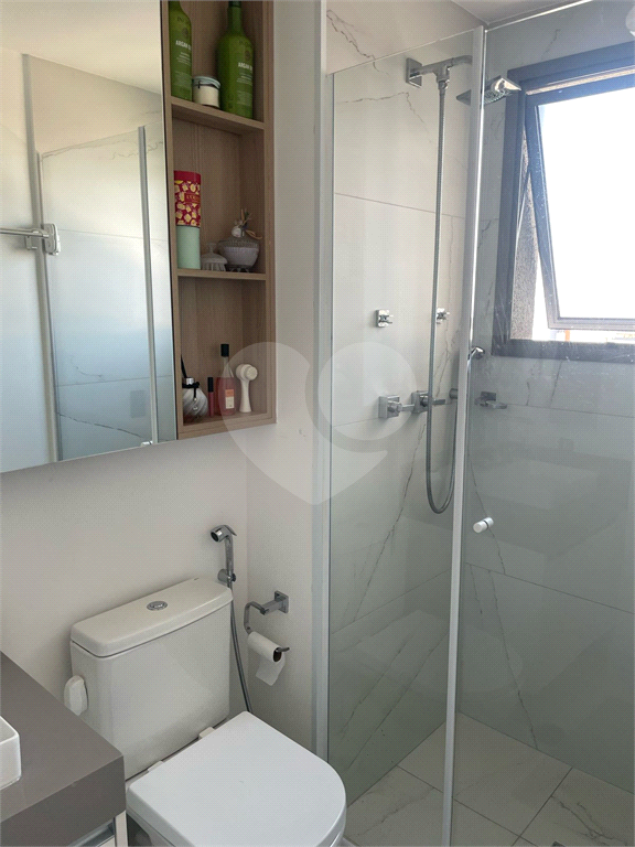 Apartamento em prédio novo com 2 suítes, sala com pé direito duplo e  vista para Parque Ibirapuera