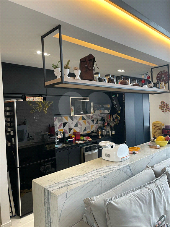 Apartamento em prédio novo com 2 suítes, sala com pé direito duplo e  vista para Parque Ibirapuera
