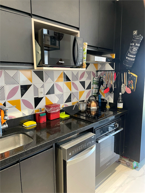 Apartamento em prédio novo com 2 suítes, sala com pé direito duplo e  vista para Parque Ibirapuera