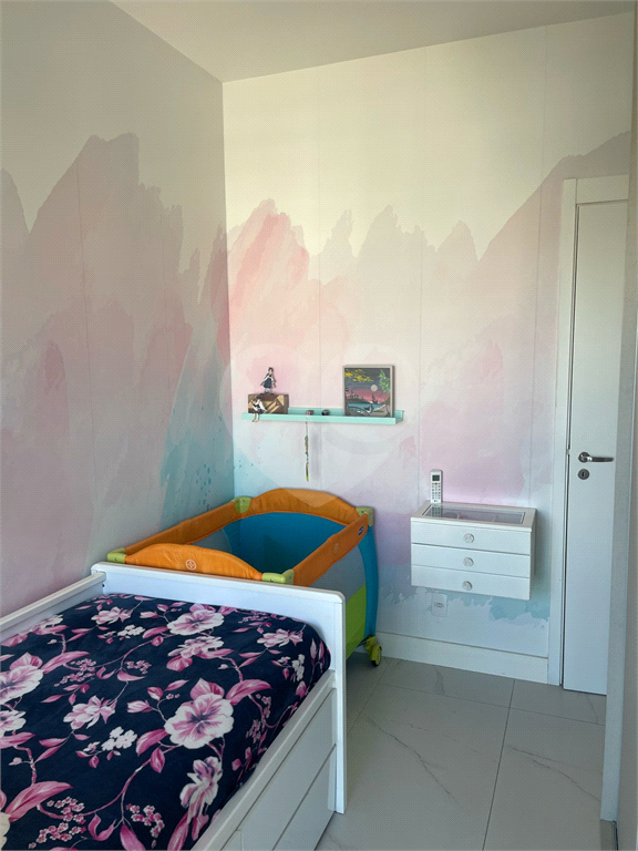 Apartamento em prédio novo com 2 suítes, sala com pé direito duplo e  vista para Parque Ibirapuera