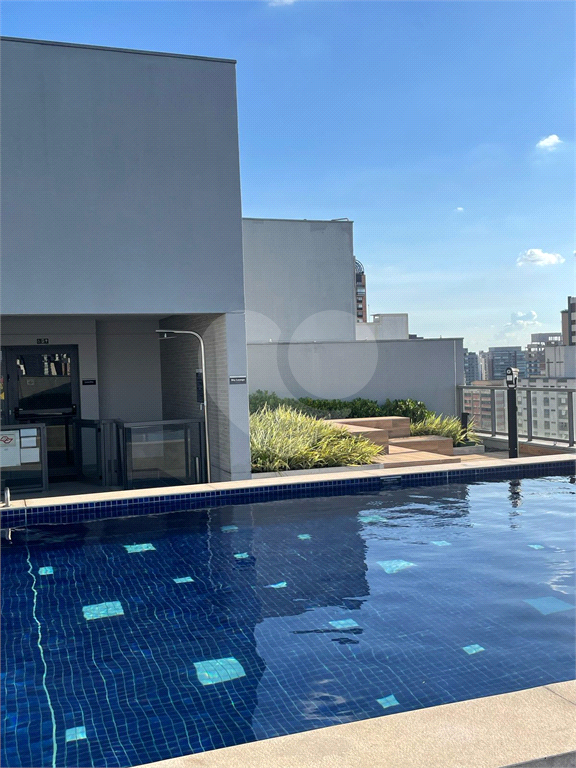 Apartamento em prédio novo com 2 suítes, sala com pé direito duplo e  vista para Parque Ibirapuera