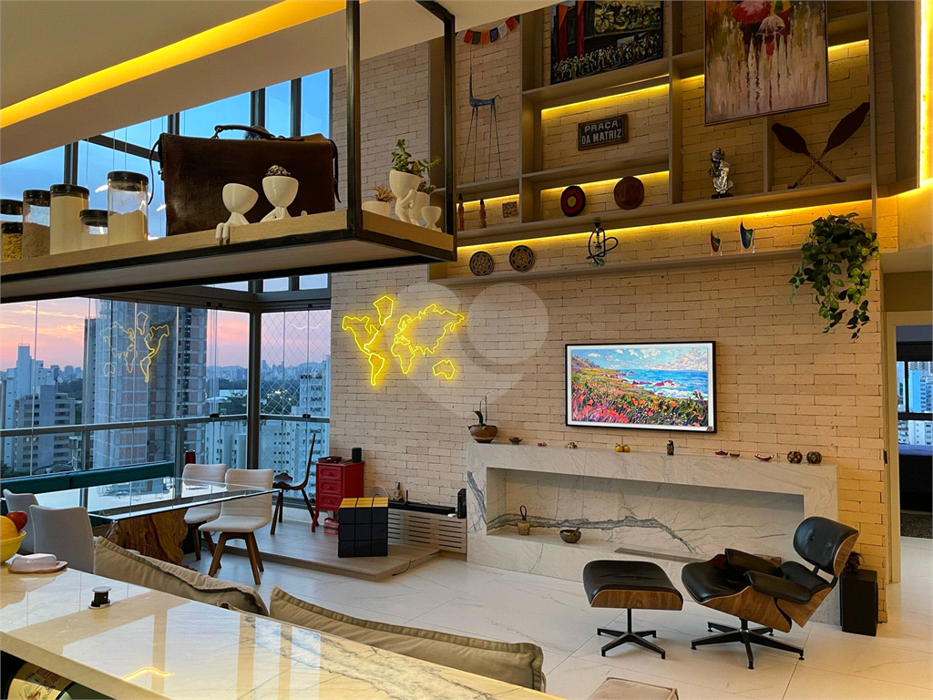 Apartamento em prédio novo com 2 suítes, sala com pé direito duplo e  vista para Parque Ibirapuera