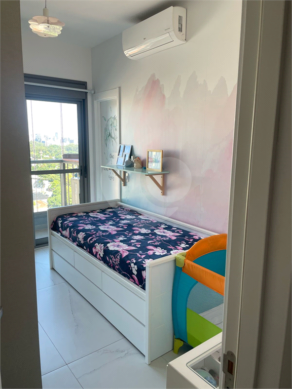 Apartamento em prédio novo com 2 suítes, sala com pé direito duplo e  vista para Parque Ibirapuera