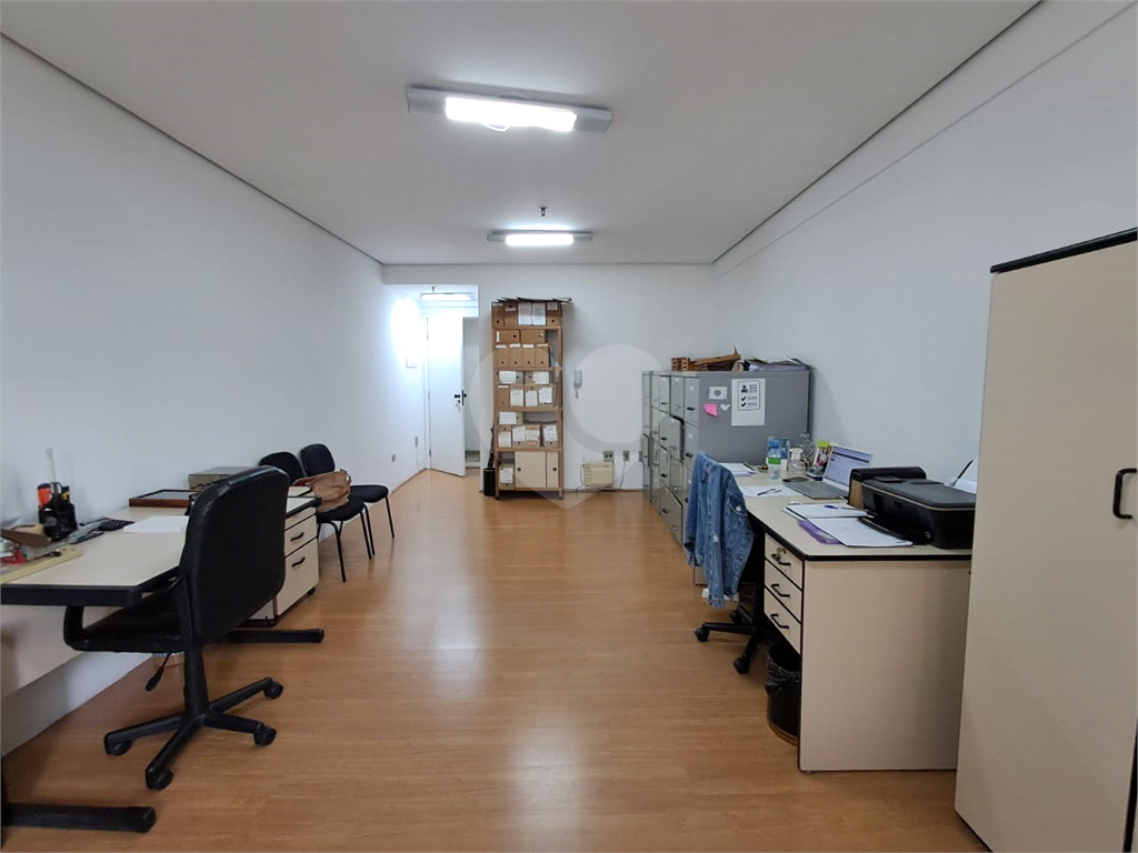 Sala comercial 30m² 1 banheiro, copa e 1 vaga de garagem Pompéia