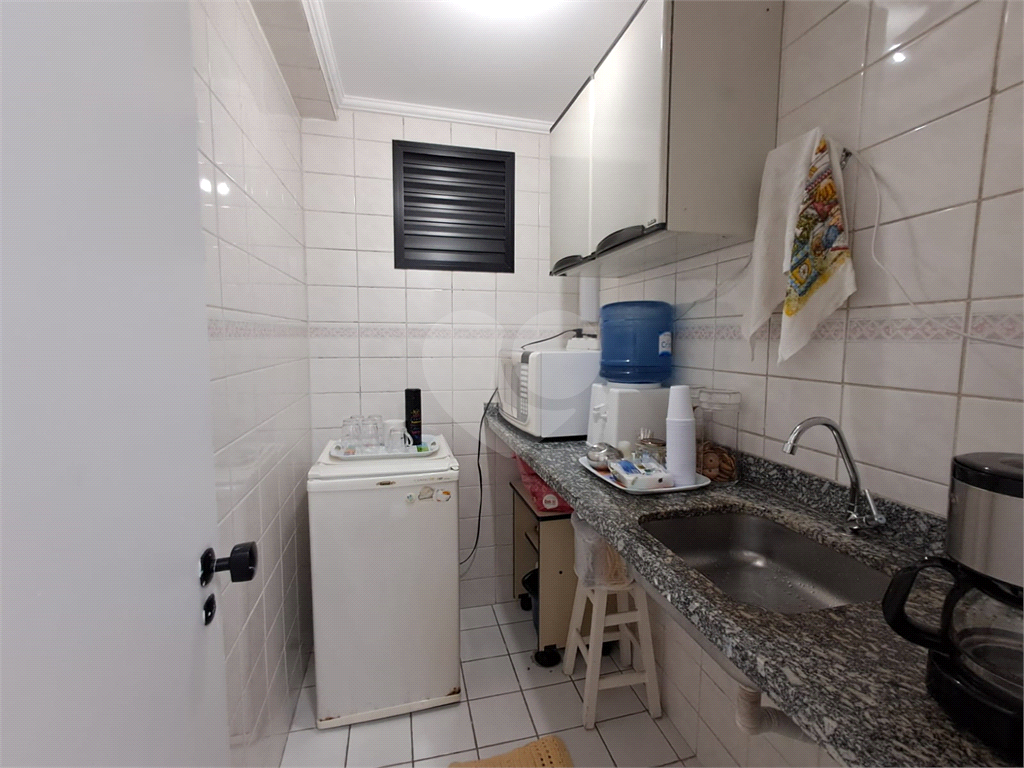Sala comercial 30m² 1 banheiro, copa e 1 vaga de garagem Pompéia