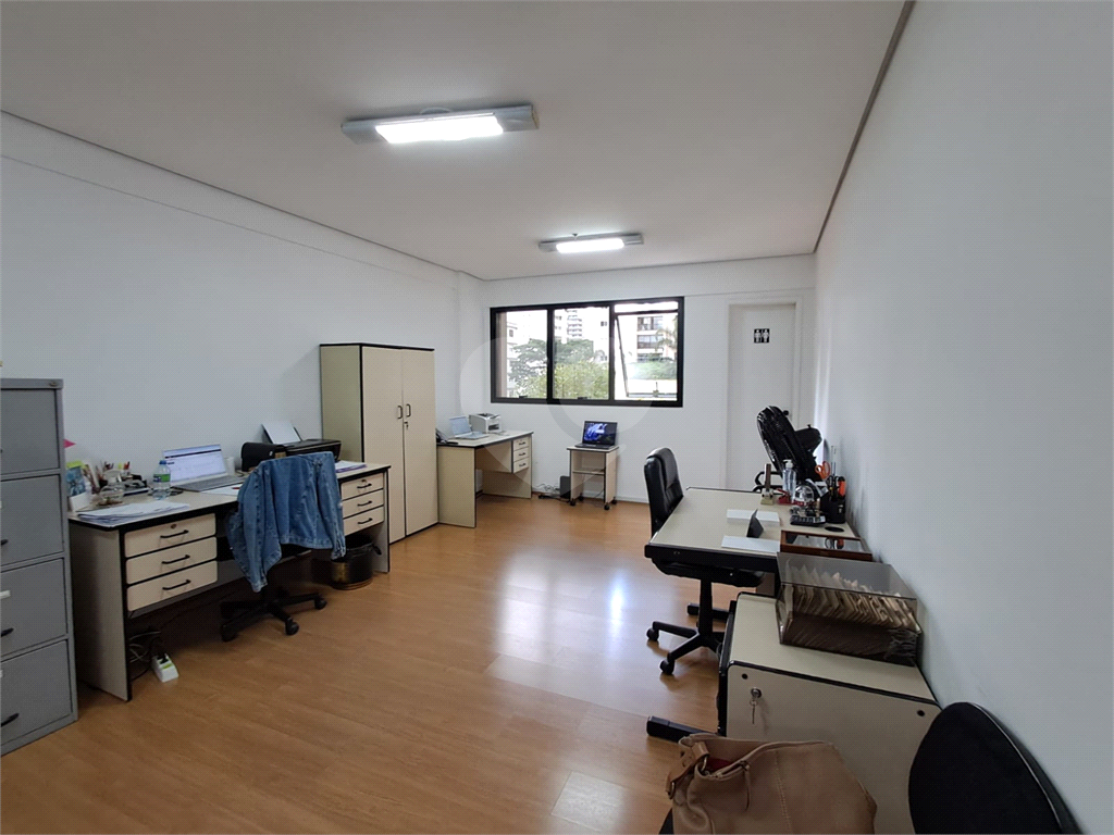 Sala comercial 30m² 1 banheiro, copa e 1 vaga de garagem Pompéia