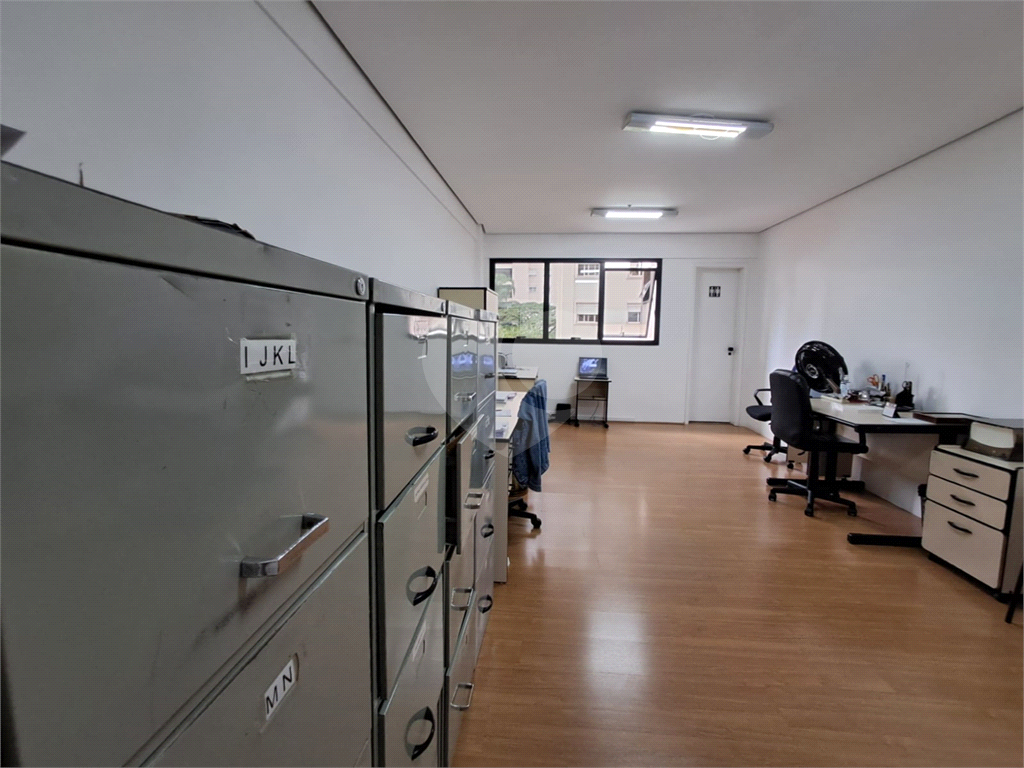 Sala comercial 30m² 1 banheiro, copa e 1 vaga de garagem Pompéia