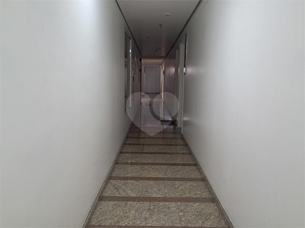 Sala comercial 30m² 1 banheiro, copa e 1 vaga de garagem Pompéia