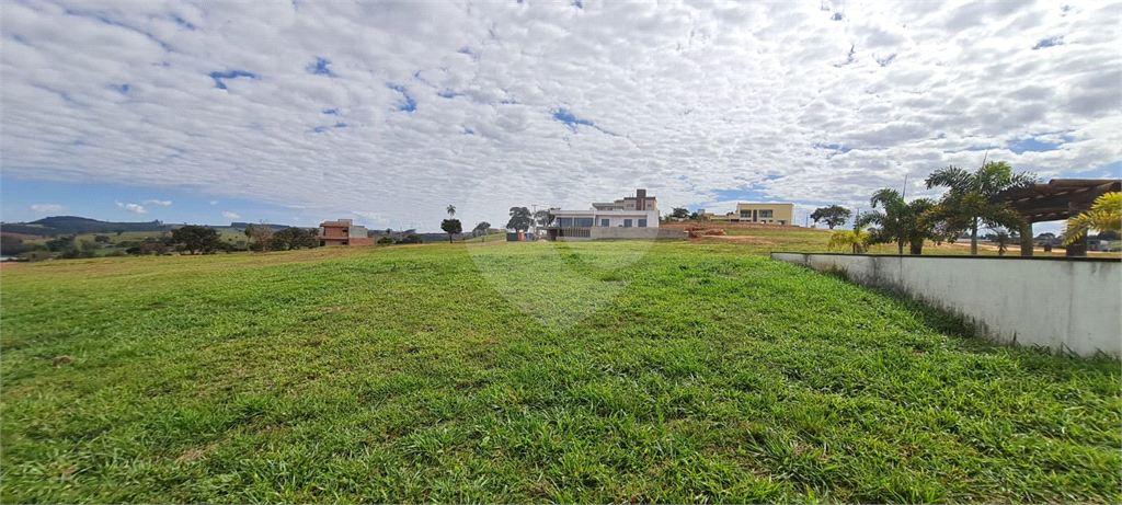 CONDOMÍNIO em RIVIERA DE SANTA CRISTINA II
