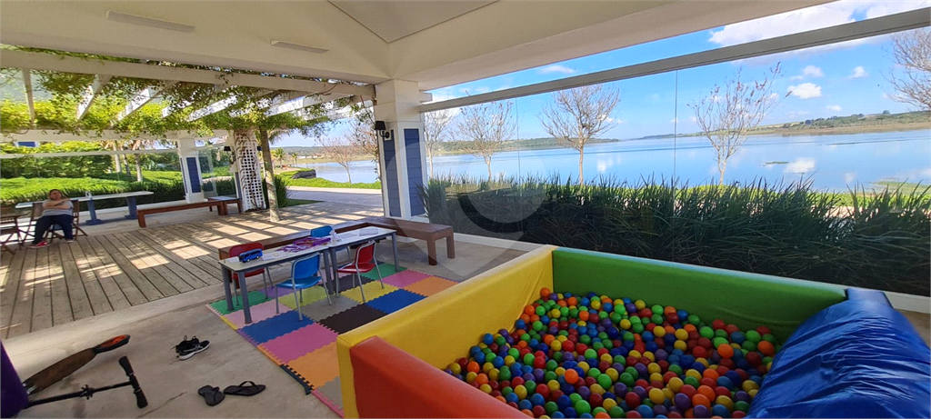 CONDOMÍNIO em RIVIERA DE SANTA CRISTINA II