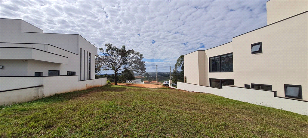 CONDOMÍNIO em RIVIERA DE SANTA CRISTINA II