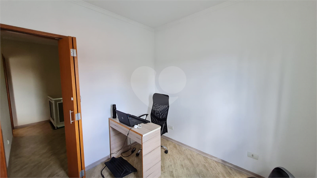 SOBRADO À VENDA | 180 M² | 3 SUÍTES | 2 VAGAS | CHURRASQUEIRA E PORÃO