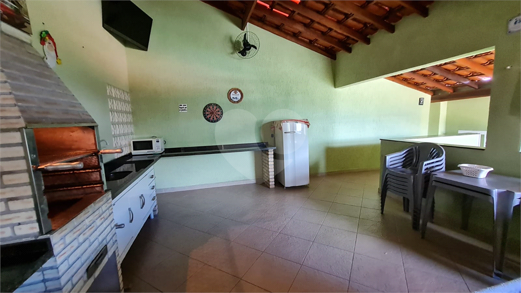 SOBRADO À VENDA | 180 M² | 3 SUÍTES | 2 VAGAS | CHURRASQUEIRA E PORÃO
