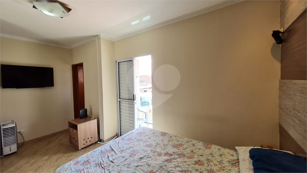 SOBRADO À VENDA | 180 M² | 3 SUÍTES | 2 VAGAS | CHURRASQUEIRA E PORÃO