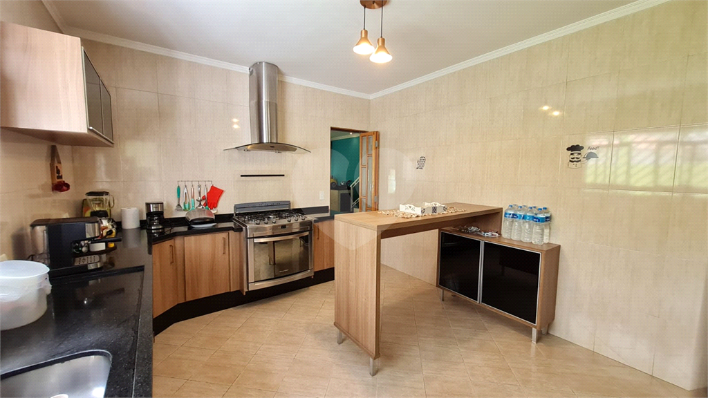 SOBRADO À VENDA | 180 M² | 3 SUÍTES | 2 VAGAS | CHURRASQUEIRA E PORÃO