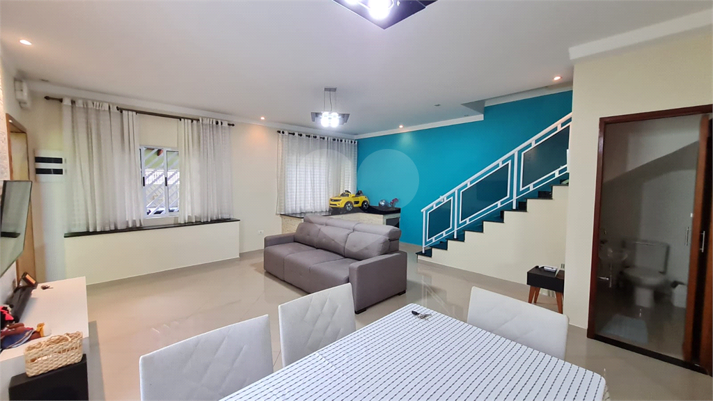 SOBRADO À VENDA | 180 M² | 3 SUÍTES | 2 VAGAS | CHURRASQUEIRA E PORÃO