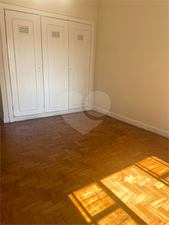 Apartamento à venda em Santa Cecília, na Rua Barão de Limeira