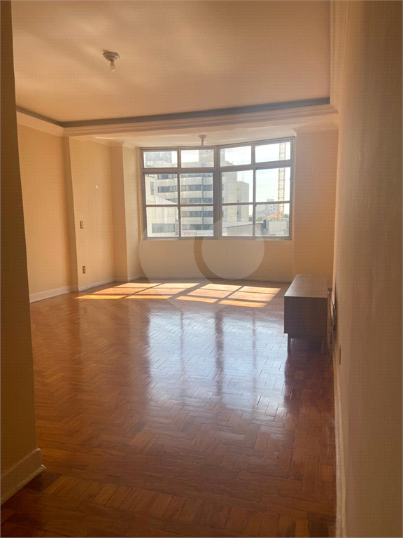 Apartamento à venda em Santa Cecília, na Rua Barão de Limeira