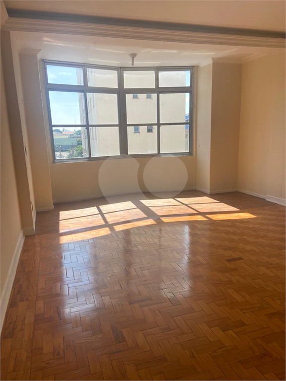 Apartamento à venda em Santa Cecília, na Rua Barão de Limeira