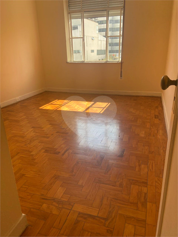 Apartamento à venda em Santa Cecília, na Rua Barão de Limeira