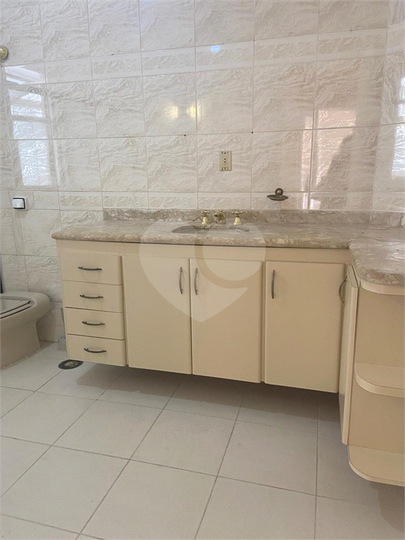 Apartamento à venda em Santa Cecília, na Rua Barão de Limeira