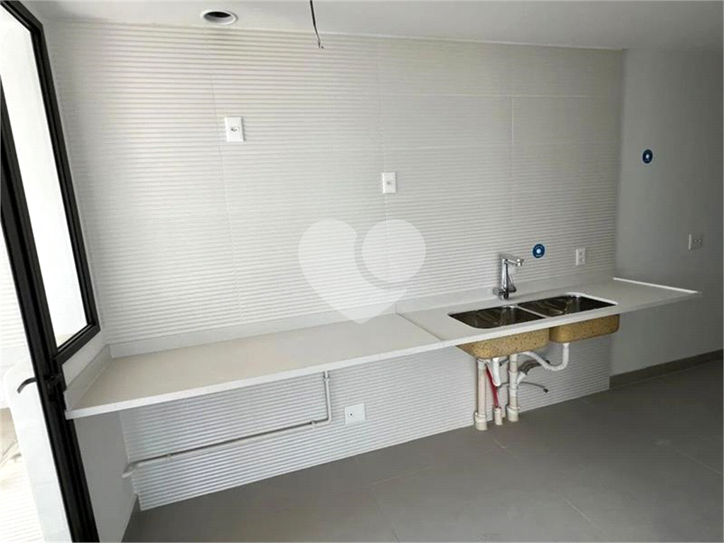 APARTAMENTO em PINHEIROS