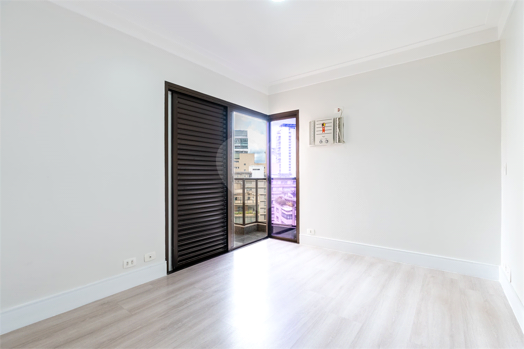 Imóvel 75m² 2 quartos, a suíte com closet, piscina e academia 2 vagas Jardins