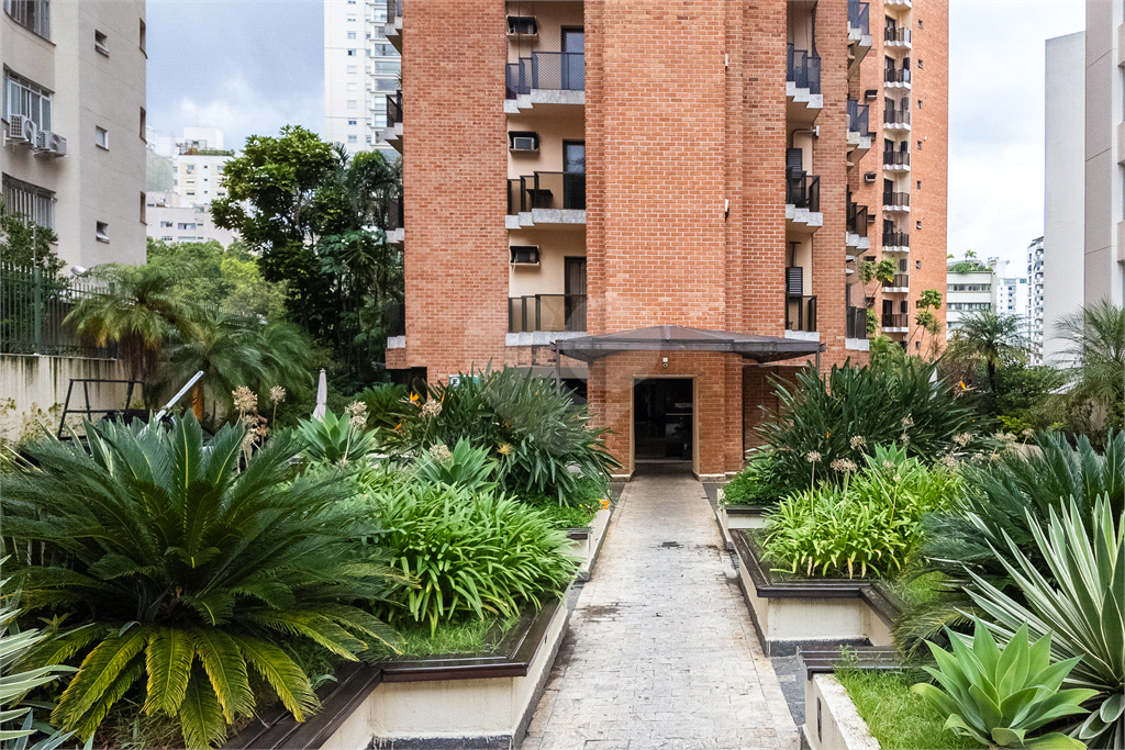 Imóvel 75m² 2 quartos, a suíte com closet, piscina e academia 2 vagas Jardins
