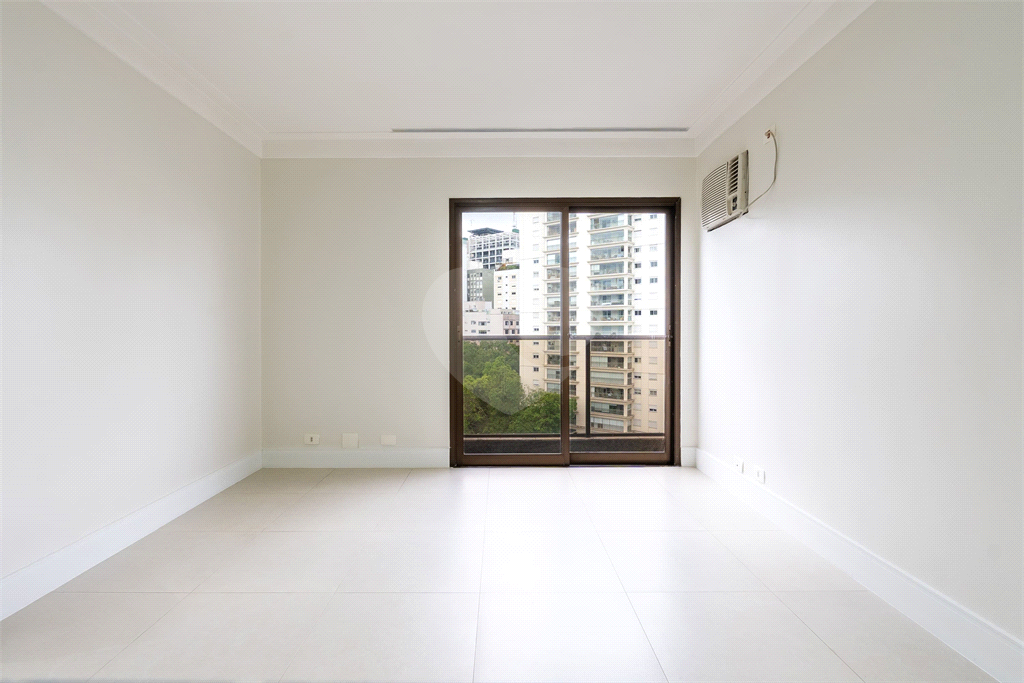 Imóvel 75m² 2 quartos, a suíte com closet, piscina e academia 2 vagas Jardins