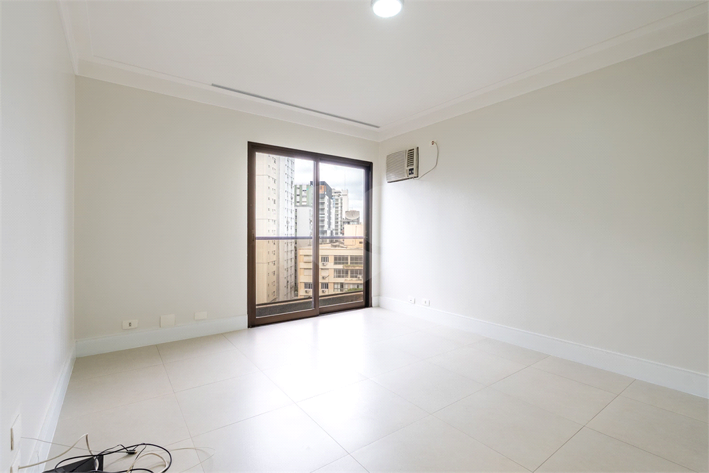 Imóvel 75m² 2 quartos, a suíte com closet, piscina e academia 2 vagas Jardins