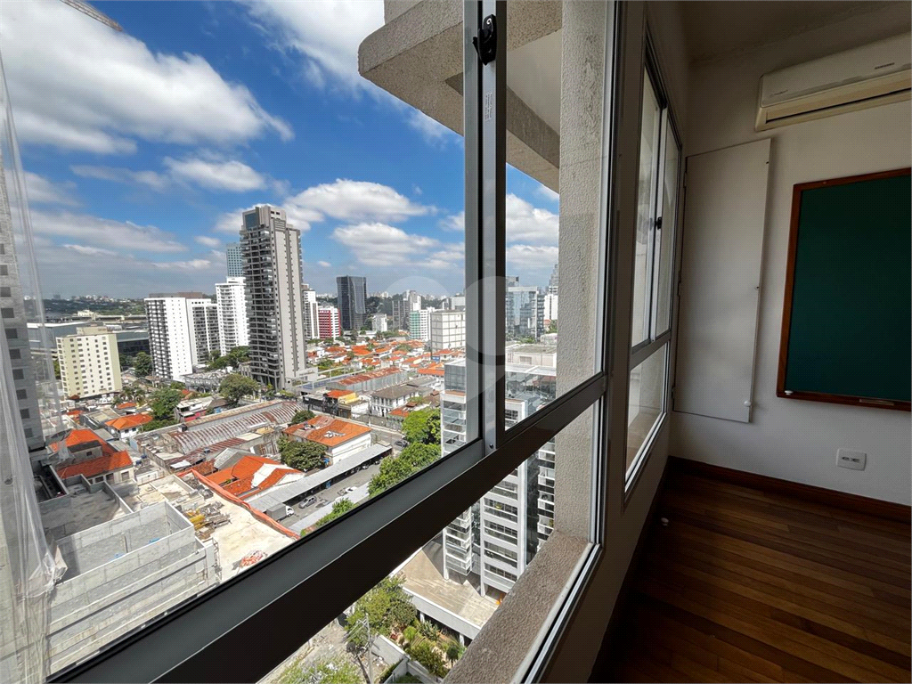Sala comercial para Locação e Venda a 100 metros do metrô Faria Lima.