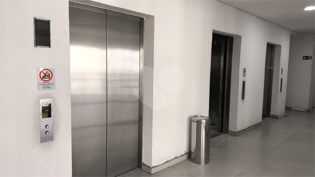Sala comercial para Locação e Venda a 100 metros do metrô Faria Lima.