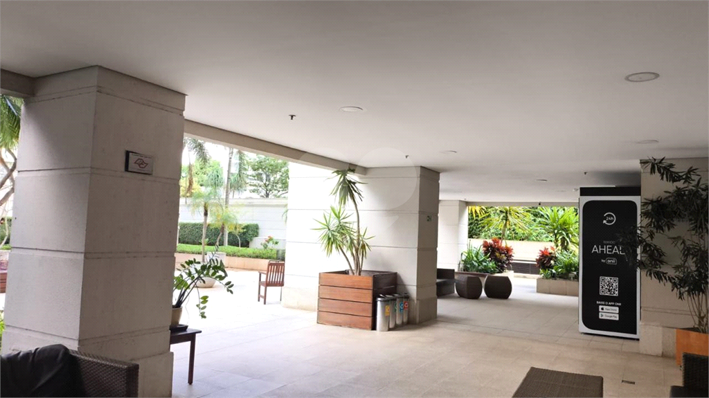 Sala comercial para Locação e Venda a 100 metros do metrô Faria Lima.