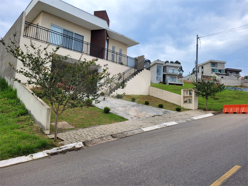 SOBRADO em SANTANA DE PARNAÍBA