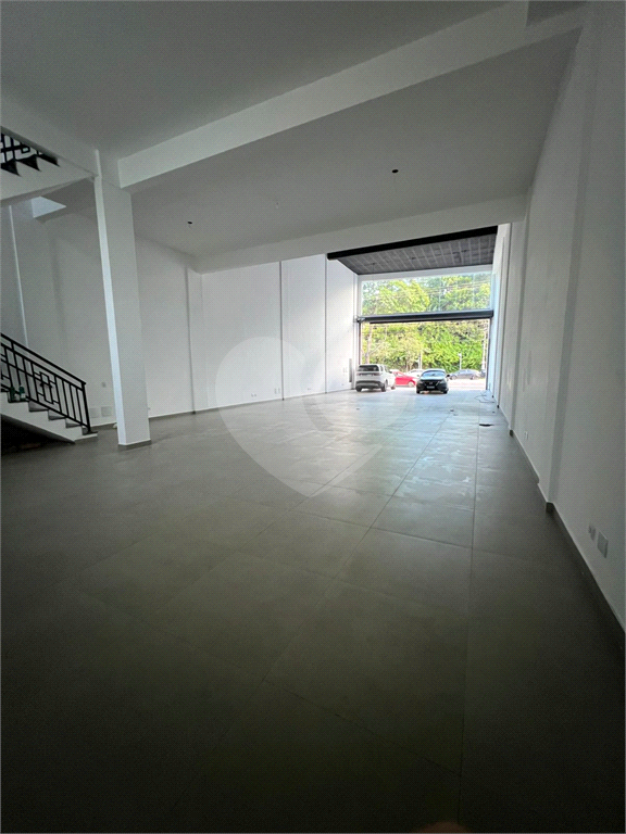 Loja Comercial de Alto Padrão para Locação na Avenida Ataliba Leonel!