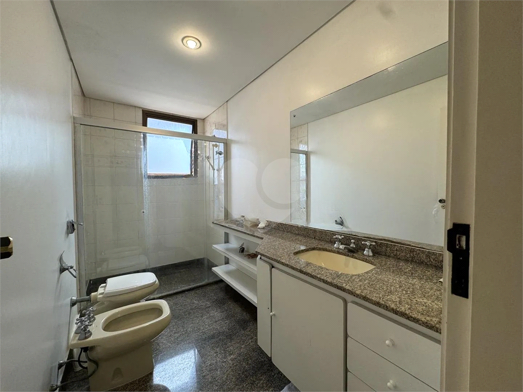 APARTAMENTO em MORUMBI