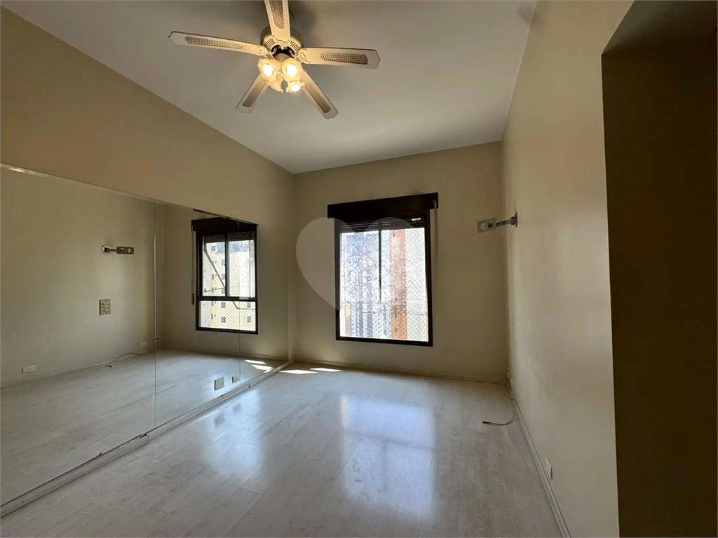 APARTAMENTO em MORUMBI