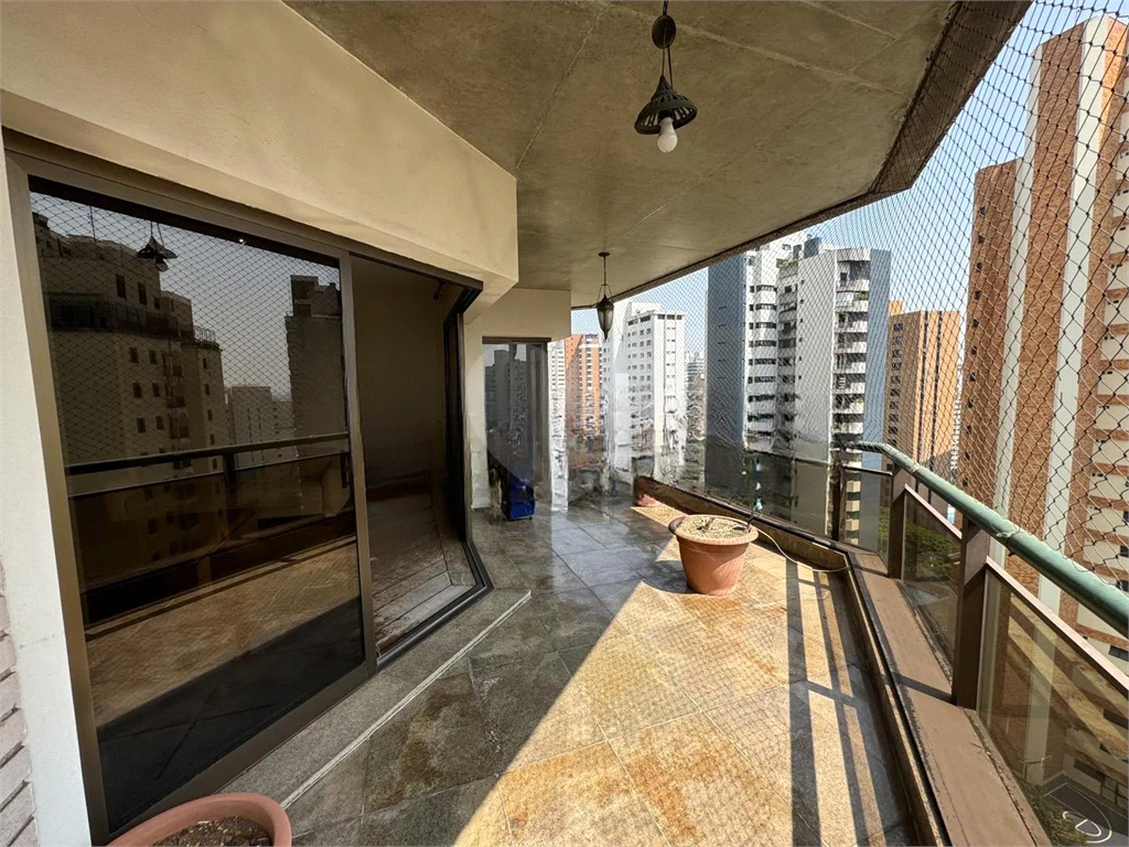 APARTAMENTO em MORUMBI