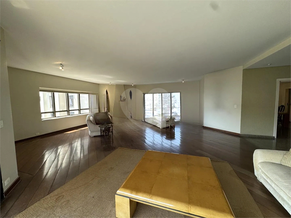 APARTAMENTO em MORUMBI