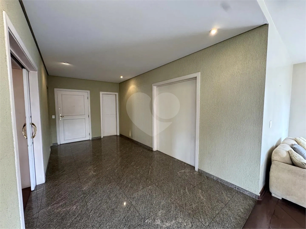 APARTAMENTO em MORUMBI