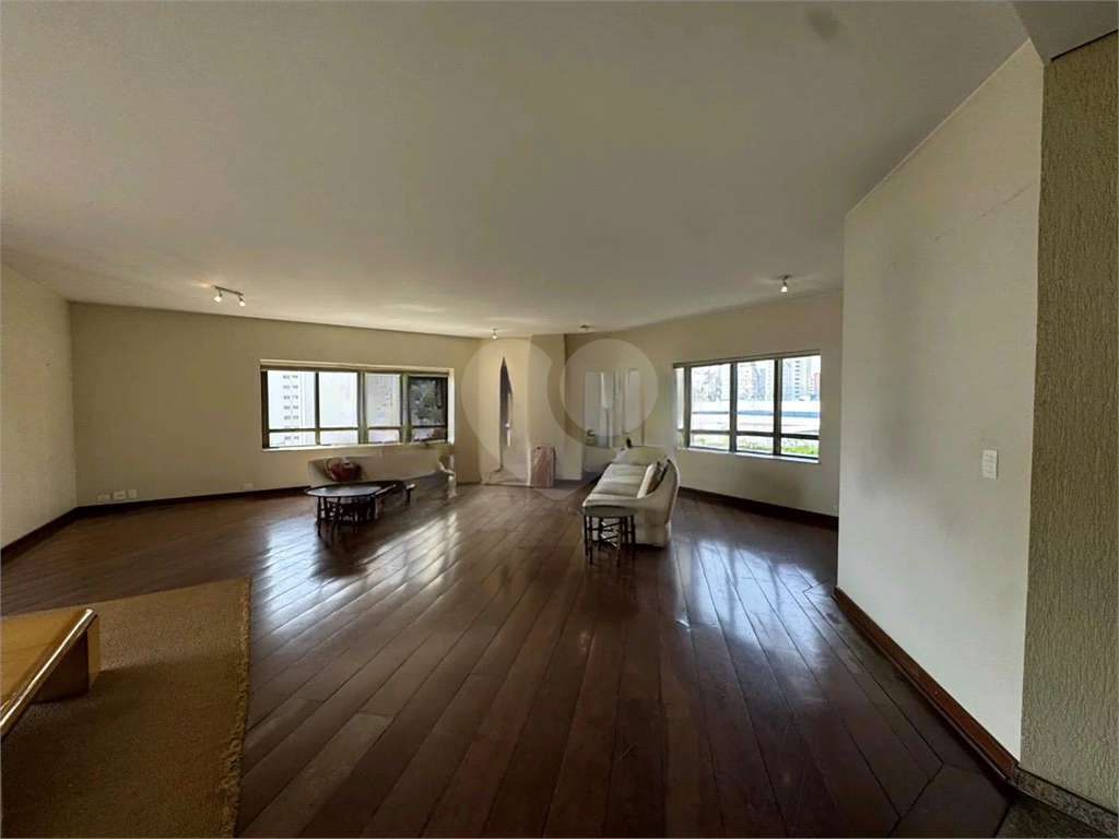APARTAMENTO em MORUMBI