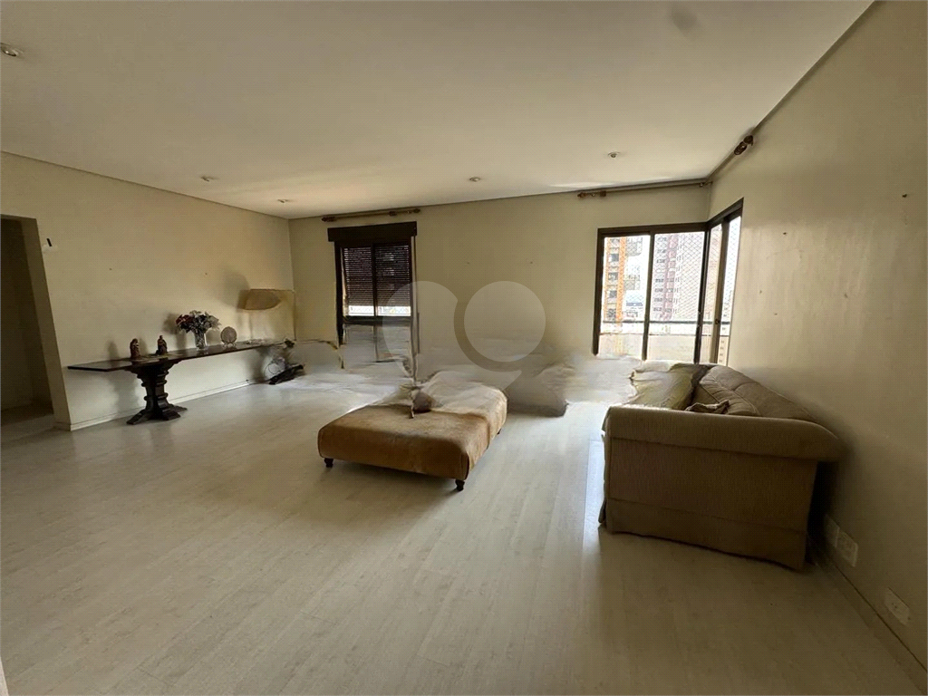 APARTAMENTO em MORUMBI